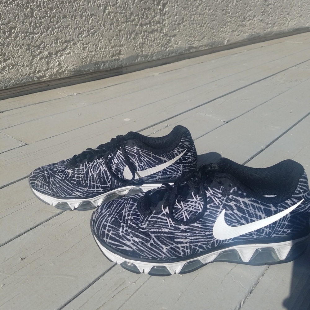 Nike tailwind 8